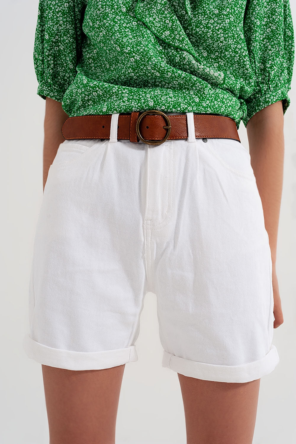 Białe szorty mom jeans